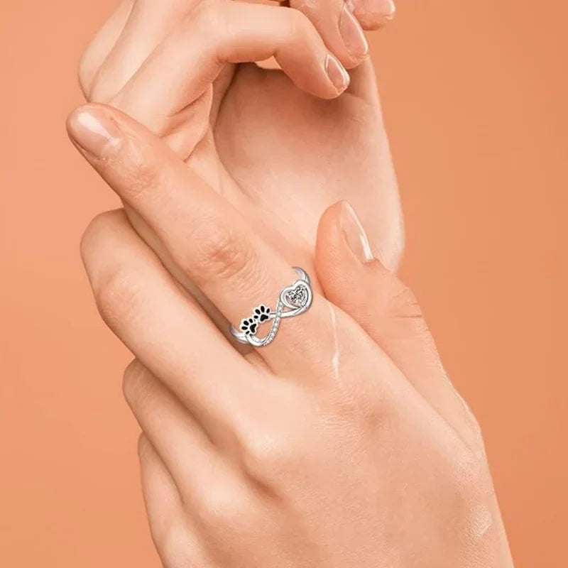 Anillo de Zirconia con Diseño de Corazón e Infinito