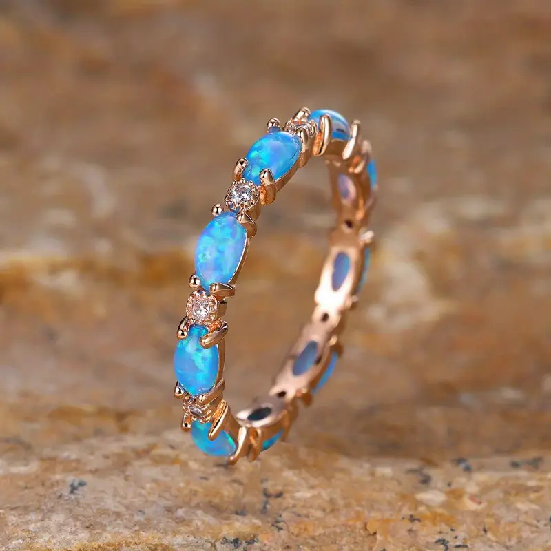 Anillo de oro con ópalo azul