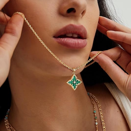 Collar con Colgante de Trébol Esmeralda | Oro