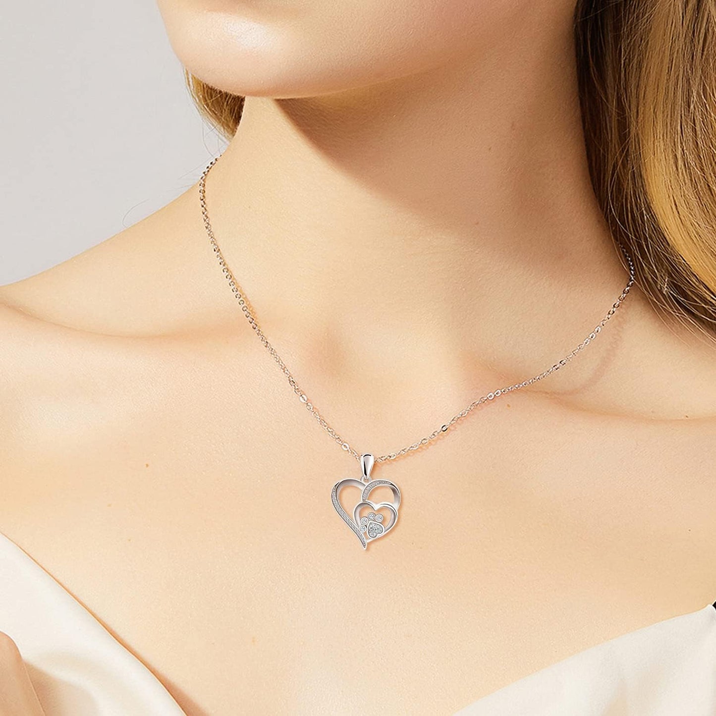 Collar de Plata de Ley con Huella y Corazón con Zirconia