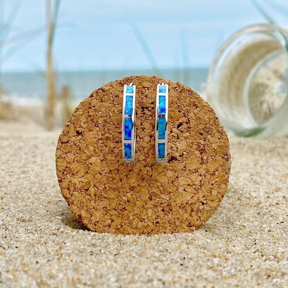 Pendientes de ópalo azul oceánico en plata