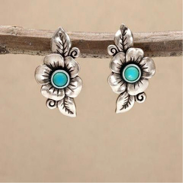 Pendientes bohemios con flor de ópalo azul en plata de ley