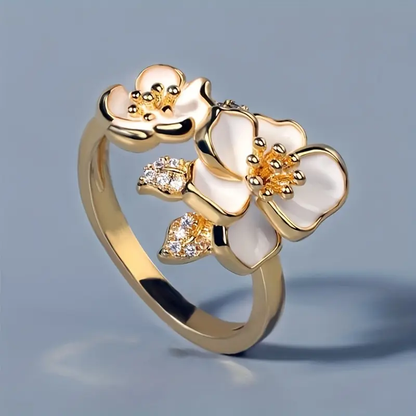Anillo de Oro Flor Blanca