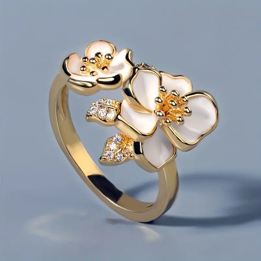 Anillo de Oro Flor Blanca
